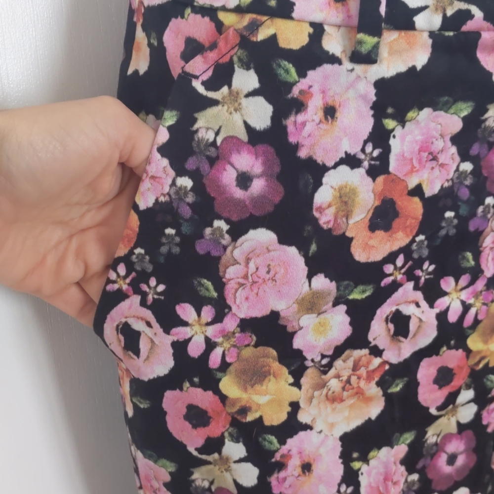 Floral Straight Leg Pants - Picture 7 of 8